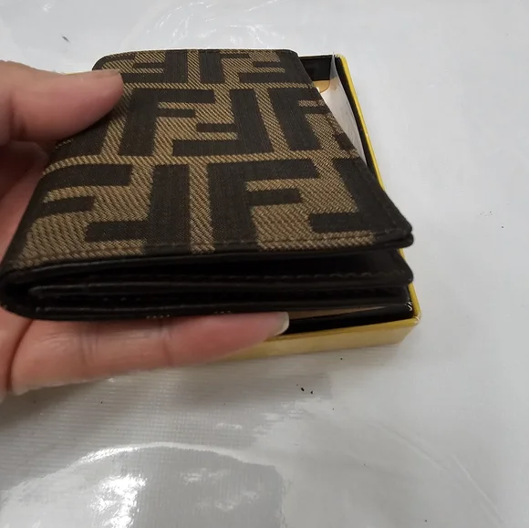 #00210-1240 FENDI COMPACT WALLET VINTAGE - Picture 2 of 5